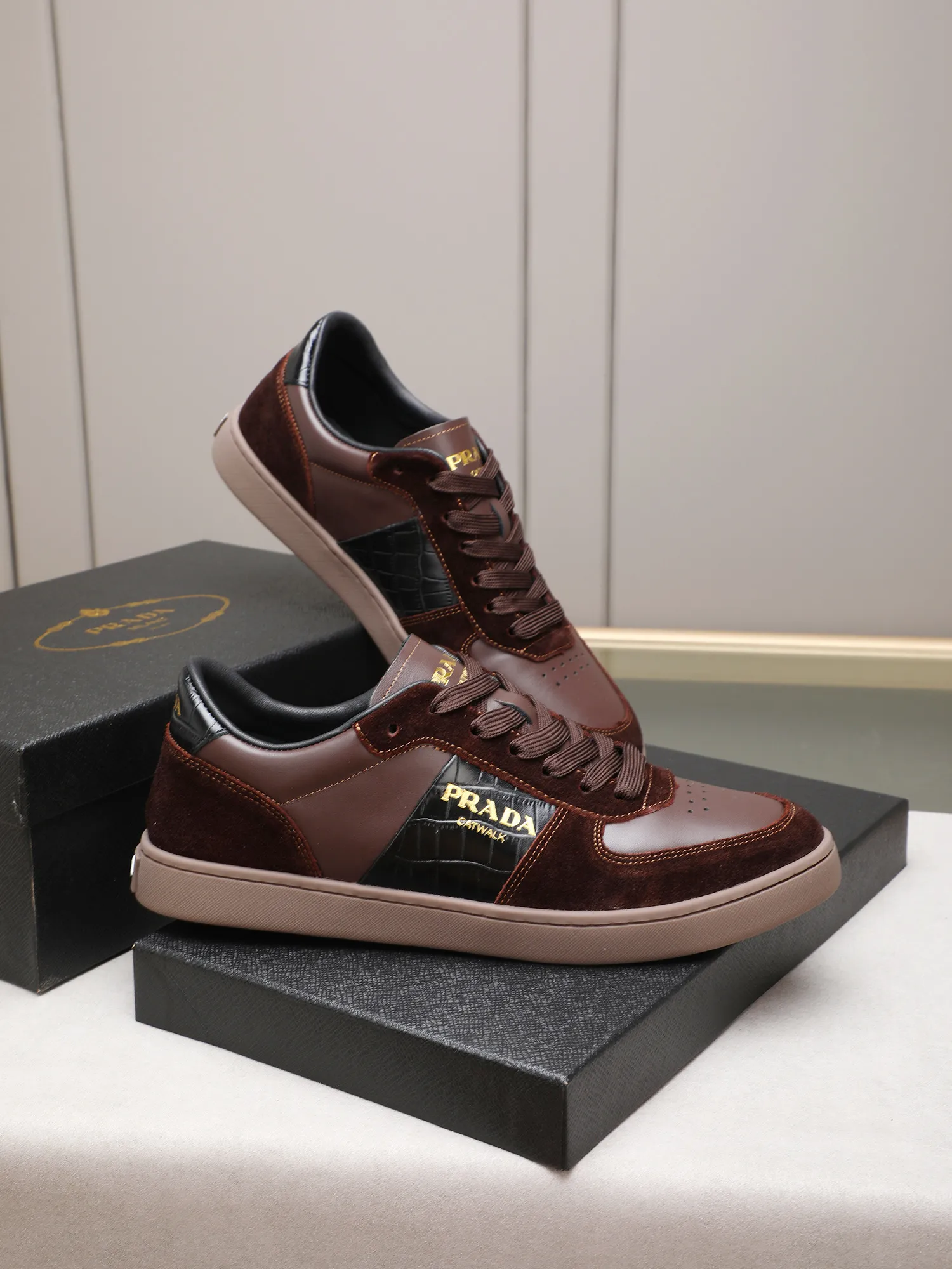 Men's shoes💰420💰 Brand: PRADA (Prada) Standard code: Men's code 38–44 (45 can be customized) Material: Original cowhide, breathable sheep lining Special outsole Style category: Men's fashionable casual sneakers Low-key luxury! Color: actual picture color